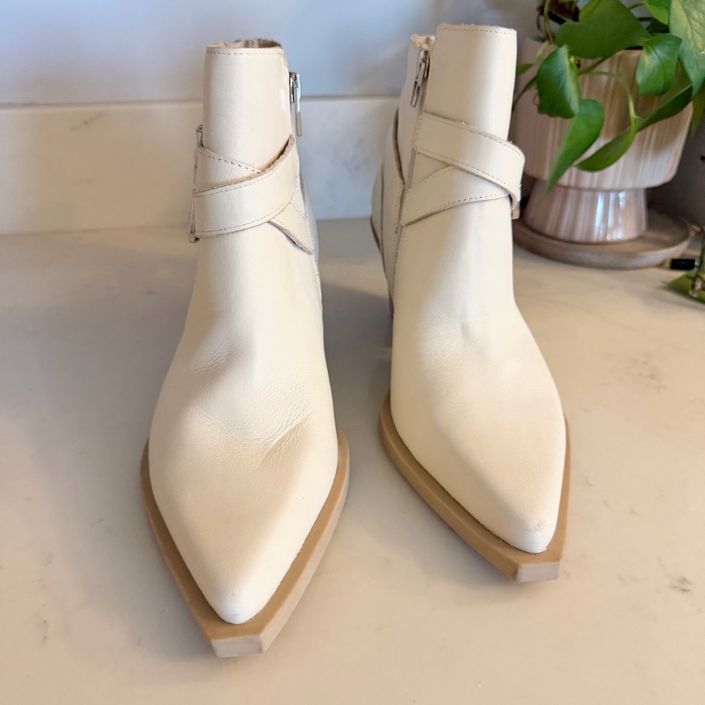 Dolce Vita Cream Ankle Bootie - Picture 5 of 6